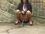 016101 Eve Takes A Risky Pee In The Heritage Musuem