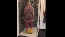 Miss Francine in AGU Regenjacken und transparentem Regenanzug in der Dusche