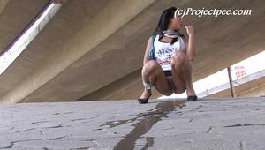 064006 Kima Takes A Pee Under the Overpass