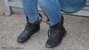 Tight handcuffs