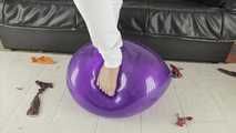 046 Stomping Balloons socks & barefeet
