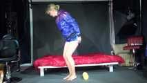 Watching sexy Pia wearing a sexy oldschool blue shiny nylon shorts and a rain jacket during her workout (Video)