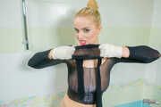 Hot bitch goes wet in nylon (279 images)
