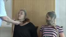 Kyra und Vanessa - Kitzeldetektortest Teil 6 von 10