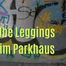 Gelbe Leggings beim Parkhaus