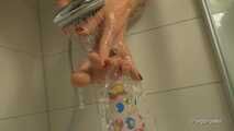 Nasse Leggings in der Dusche