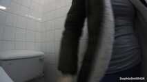 Changing Rooms Pee
