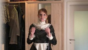 Dienstmädchen Lara in Bondage