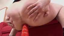Super-Milf (43) mit Riesen Schamlippen fickt Arsch Dildo - Super milf (43) with huge labia fucks ass dildo