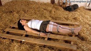 Fesselspiele in der Scheune mit Trixi Teil 3