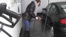 119008 Donna-Jo Pees In The Car Wash