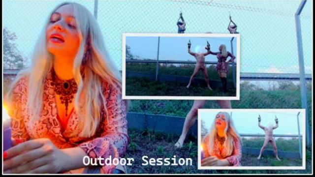 (Outdoor Session)Herrin wachst deine Brustwarzen am Autobahn-Zaun zu! 