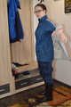 Lagenweise Regenkleidung und Bondage