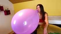 Blow2pop purple U16 while sitting on a yellow GL700