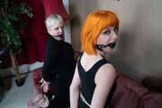 1040 Amber and Roxie in Barefoot sofa Tie