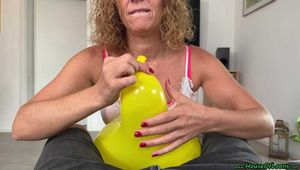 Blow2Pop three balloons between your legs