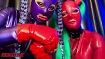 Wichsanleitung zweier geiler  Rubberdolls
