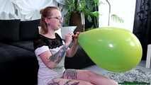 Blow2Pop blue TT14 in a yellow U16 (double balloon)