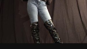 Jeans latex boots & camel toe sniffing 