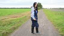 Miss Amira in Lepper Nylon Regenzeug