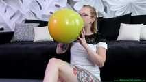 Blow2Pop blue TT14 in a yellow U16 (double balloon)