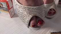 Schachtel-Crushing in HotPants
