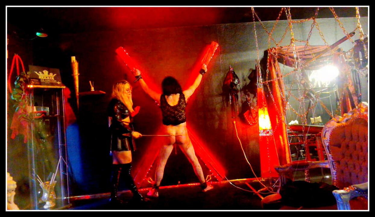 Sissy-Schlampe wird bestraft!