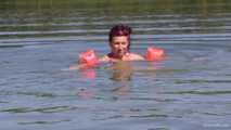 176 Jessy with arm floats