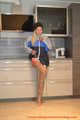 Sexy Francine in Lack Sportshorts (Sprinter) und Lacktop + Regenjacke (Exclusive Sportkleidung)