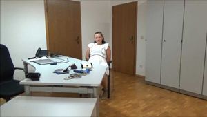 Paula - Hochsicherheitsgefangene im Büro Teil 4 von 9