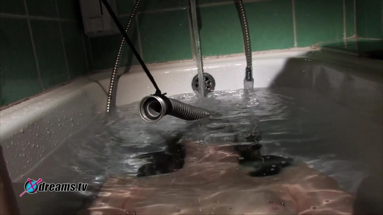 Yasemin's Bathtub BDSM Games