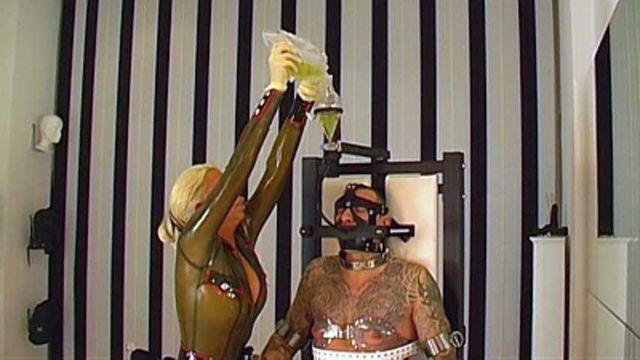 Rubber Goddess Kate - Punischmend on the Fuck Chair