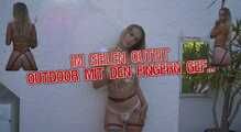 Im geilen Outfit Outdoor mit den Fingern gefickt
