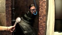 Gina Russel - Müllsack und Dusche (Video)