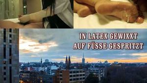 IN LATEX GEWIXXT AUF FÜSSE GESPRITZT