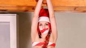Morrigan - Neujahr mit Girlande beklebt