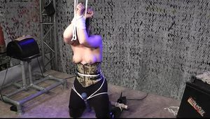 Escaping from Orgasm on stage !