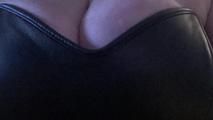 Big Tits 85 D present themselves