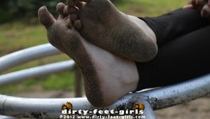 barefoot girl nica