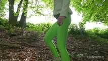 Grüne Leggings im Wald - Teil 1