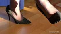 Black pumps