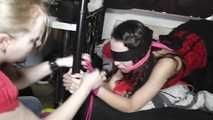 Isabelle und die Bondage Fotografin 2/3