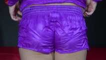 Watching Pia wearing a supersexy shiny nylon shorts and a rain jacket combination experiment with water (Video)