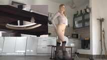 Mistress Douxxx pees on the slave's face Pictures in Pictures