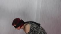 Christina an Stangen gefesselt