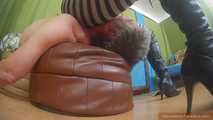 Julia-Eva: Neck-bendinig and windpipe-crushing