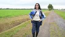 Miss Amira in Lepper Nylon Regenzeug