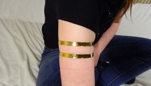 Golden hose clamps are squeezing Leas meaty upper arms