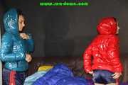 see Ronja and Stella wearing a lot of different downjackets and coats at the same time!