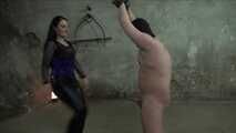 Kicks into the slave's Ball´s